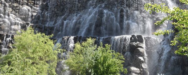 Водопад в Наврузгох, архивное фото - Sputnik Тоҷикистон