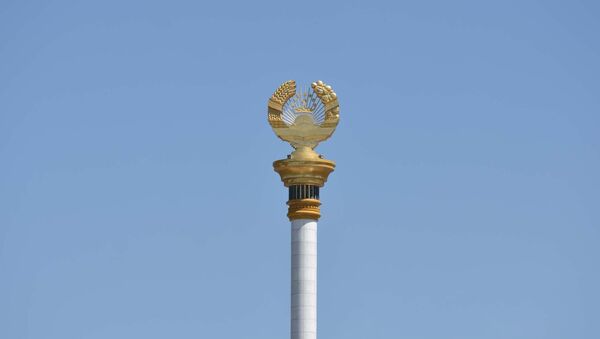 Герб Таджикистана на стеле в Душанбе, архивное фото - Sputnik Таджикистан