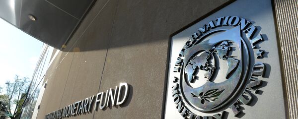 Табличка с логотипом Международного валютного фонда на стене здания МВФ, архивное фото - Sputnik Таджикистан