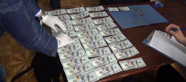 Как задерживали сотрудника ГСИН при даче взятки. Видео от ГКНБ - Sputnik Тоҷикистон