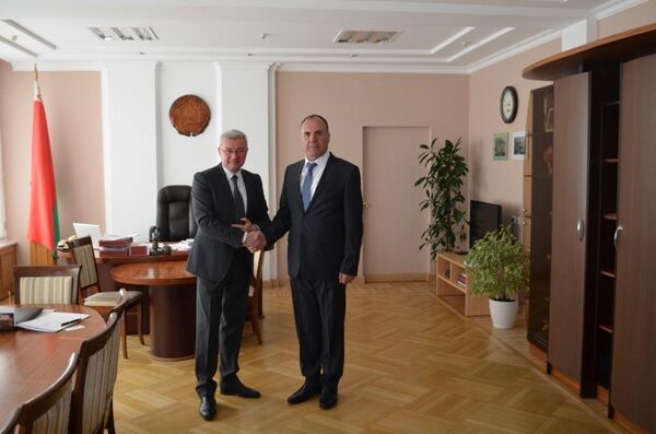 Встреча таджикского посла с министром здравоохранения Беларуси - Sputnik Тоҷикистон