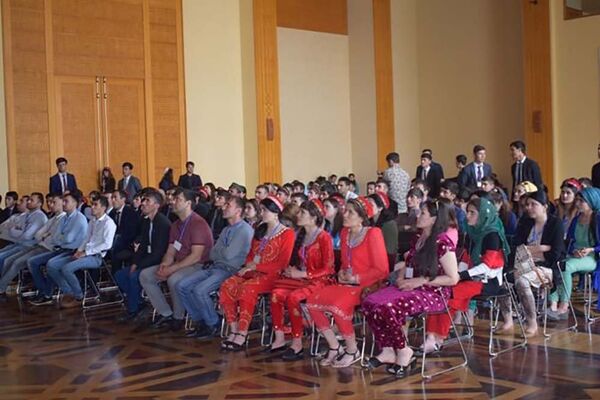 Ҷавонони Бадахшон дар Маркази исмоилия - Sputnik Тоҷикистон