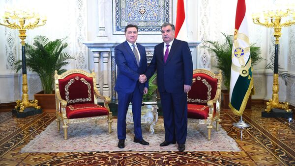 Встреча Эмомали Рахмона с заместителем премьер-министра Казахстана Аскаром Маминым - Sputnik Таджикистан