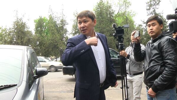 Выйдя из ГКНБ, Сапар Исаков ответил на вопросы журналистов - Sputnik Тоҷикистон