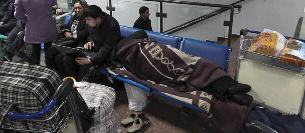 Пассажиры в аэропорту в ожидании вылета, архивное фото Пассажиры в аэропорту в ожидании вылета, архивное фото - Sputnik Таджикистан