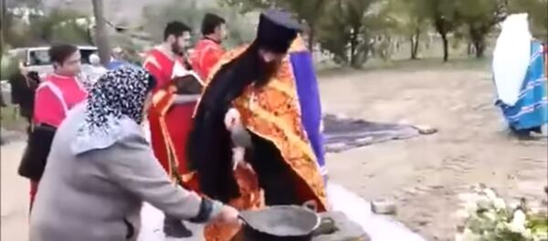 Митрополит Ташкентский Викентий заложил камень основания на месте постройки православной часовни в городе Пенджикенте - Sputnik Таджикистан