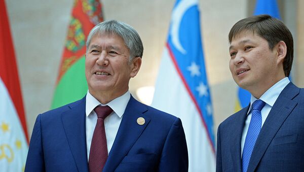 Экс-президент Алмазбек Атамбаев и бывший премьер-министр Сапар Исаков, архивное фото - Sputnik Таджикистан
