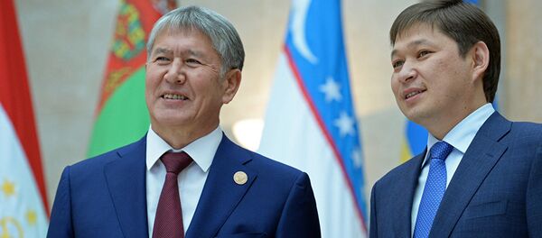 Экс-президент Алмазбек Атамбаев и бывший премьер-министр Сапар Исаков, архивное фото - Sputnik Тоҷикистон