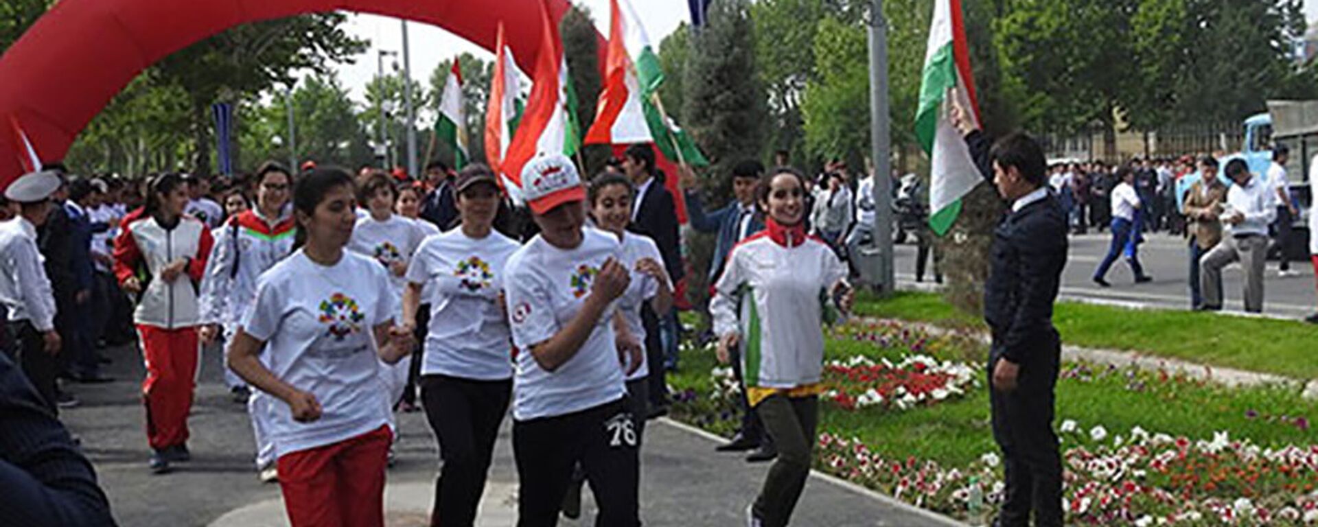 В столице Таджикистана состоялось спортивное мероприятие под названием Бег для веселья (Run for Fun) - Sputnik Тоҷикистон, 1920, 17.05.2023