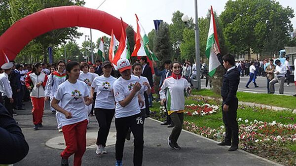В столице Таджикистана состоялось спортивное мероприятие под названием Бег для веселья (Run for Fun) - Sputnik Тоҷикистон