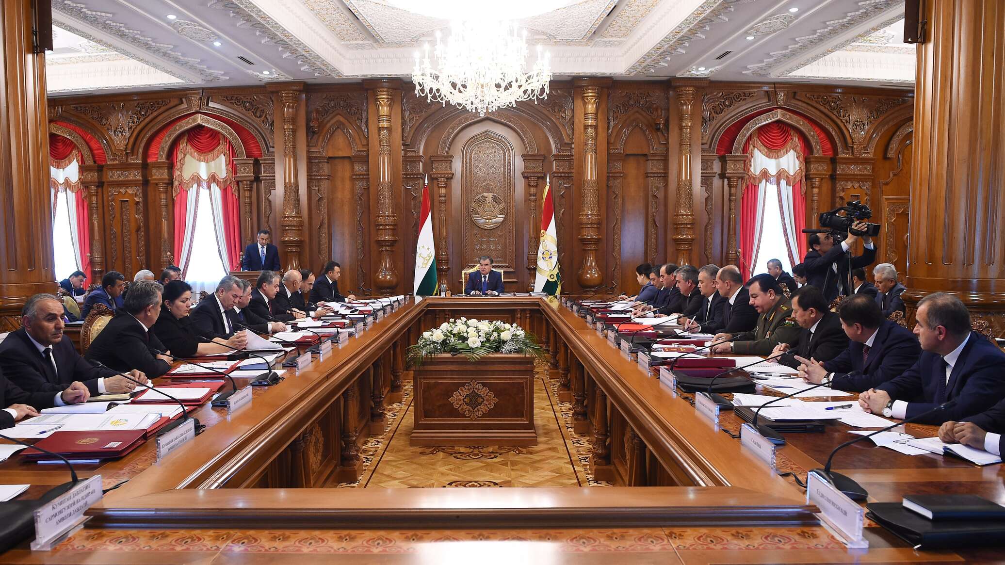 Правительство страны. Заседание правительства Таджикистана. Кабинет президента Республики Таджикистан. Заседание правительства, хлопают, Таджикистан. Заседание правительства.