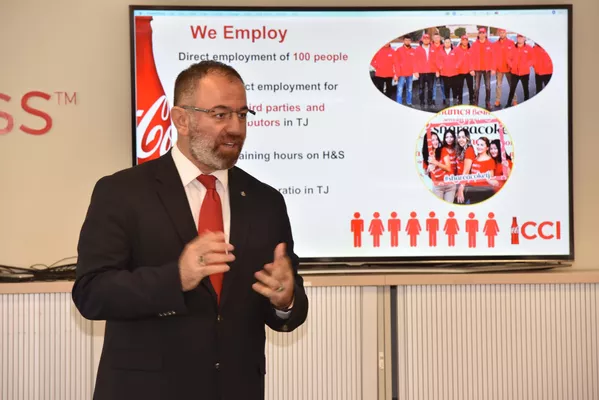 Эзел Агаоглу, мудири кулли ширкати Coca-Cola дар Тоҷикистон Эзел Агаоглу, мудири кулли ширкати Coca-Cola дар Тоҷикистон - Sputnik Тоҷикистон