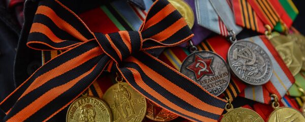 Георгиевская ленточка, архивное фото Георгиевская ленточка, архивное фото - Sputnik Тоҷикистон