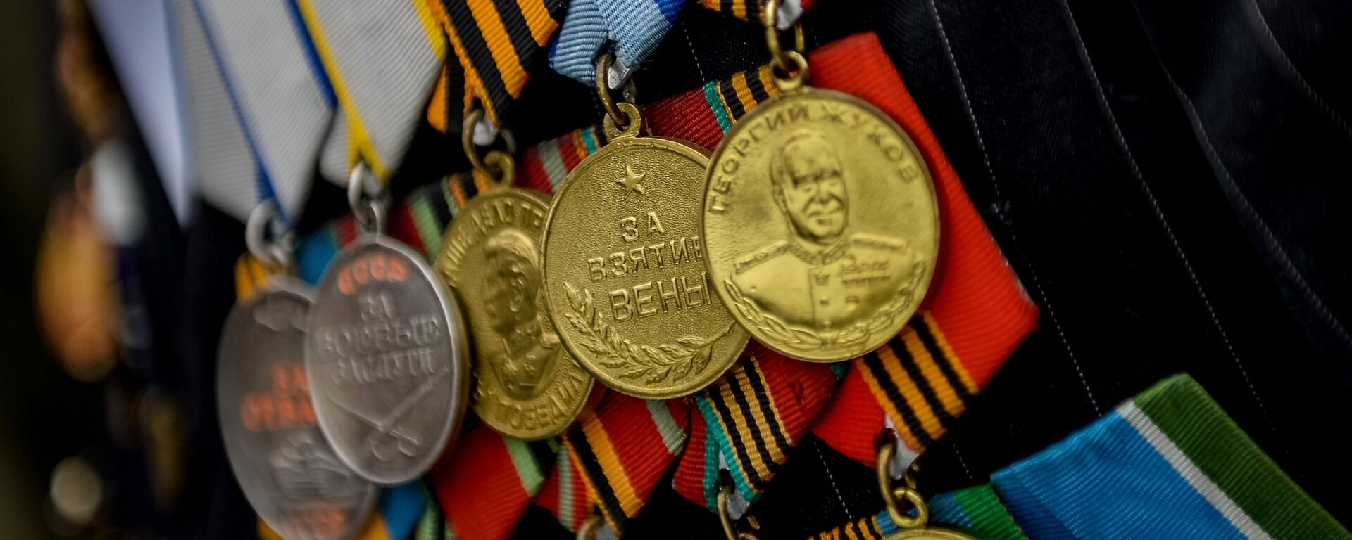 Ордена и медали ветерана ВОВ, архивное фото  - Sputnik Тоҷикистон, 1920, 02.04.2026
