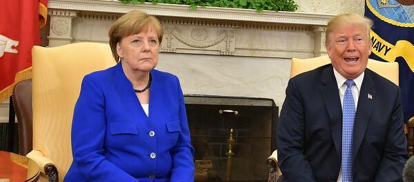 Президент США Дональд Трамп и канцлер Германии Ангела Меркель Президент США Дональд Трамп и канцлер Германии Ангела Меркель - Sputnik Таджикистан
