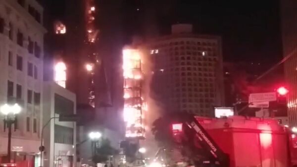 Пожар в многоэтажном здании в Сан-Паулу - Sputnik Таджикистан