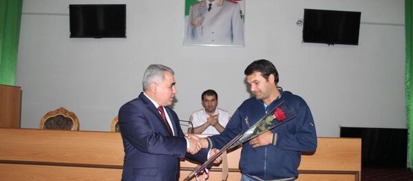 Қадршиносӣ барои аз ғарқшавӣ наҷот додани модар бо ду фарзандаш Қадршиносӣ барои аз ғарқшавӣ наҷот додани модар бо ду фарзандаш - Sputnik Тоҷикистон