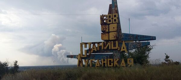 Вид на монумент при въезде в Станицу Луганскую на линии соприкосновения в Донбассе. Вид на монумент при въезде в Станицу Луганскую на линии соприкосновения в Донбассе. - Sputnik Таджикистан