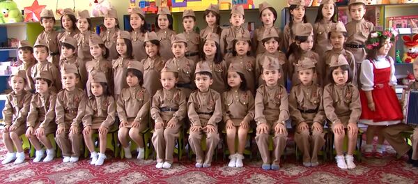 Смуглянка. Таджикские дети из детского сада №6 Гулшан - Sputnik Тоҷикистон