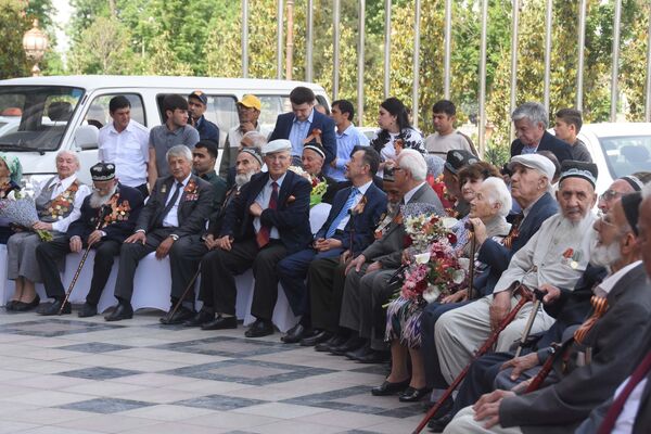 Концерт для ветеранов ВОВ - Sputnik Таджикистан