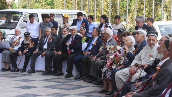 Концерт ветеранам ВОВ  - Sputnik Таджикистан