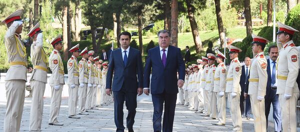 Таҷлили Рӯзи Ғалаба бо ширкати Эмомалӣ Раҳмон - Sputnik Тоҷикистон