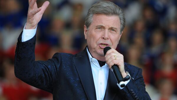 Певец Лев Лещенко выступает на праздничном концерте - Sputnik Таджикистан