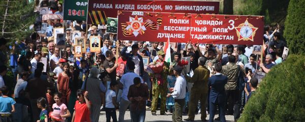 Акция Бессмертный полк в Душанбе - Sputnik Таджикистан