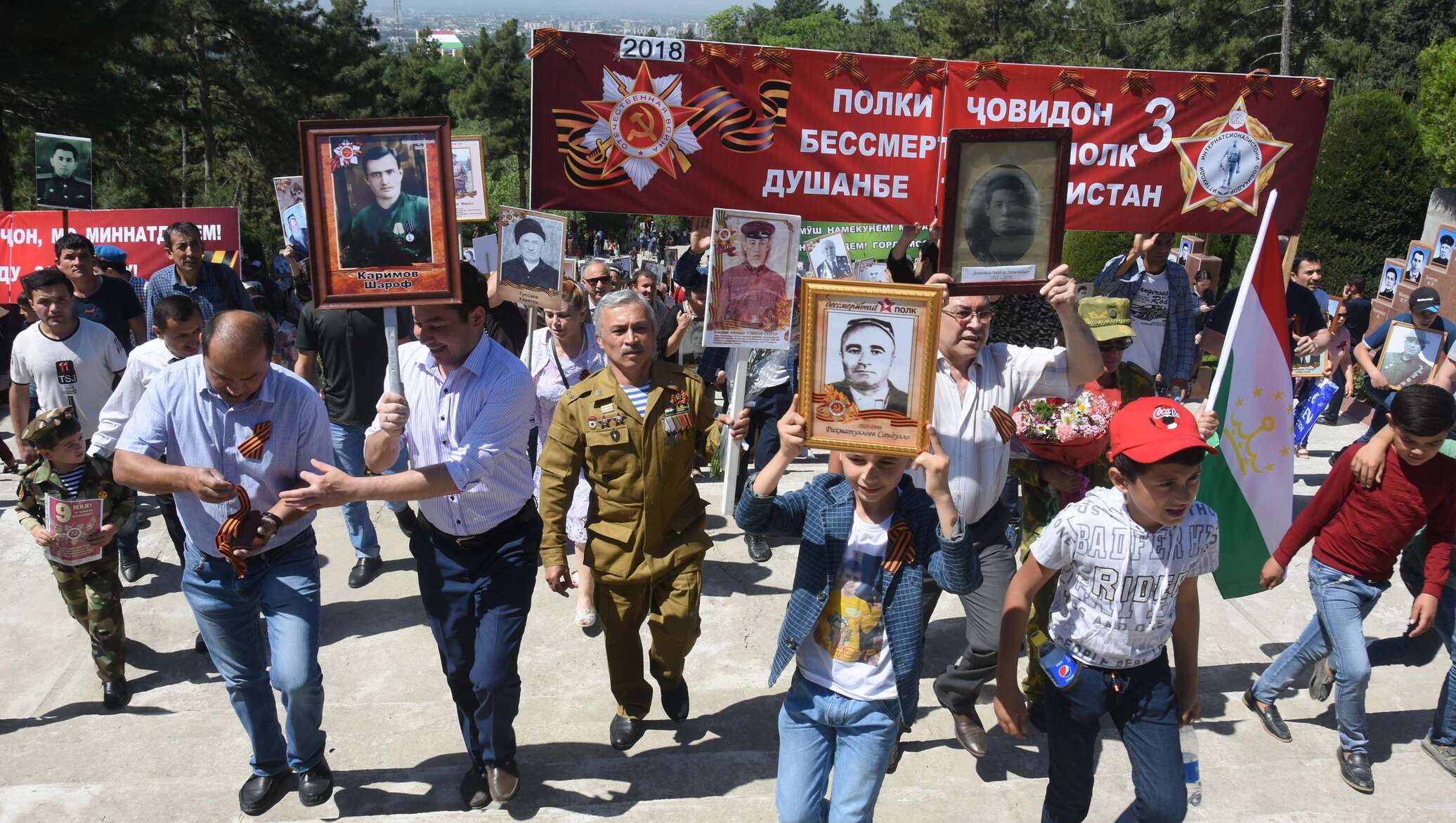 Таджикская мая. Душанбе Бессмертный полк. Бессмертный полк Таджикистан. День Победы Душанбе. 9 Мая Таджикистан.