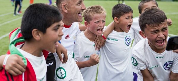 Детская футбольная команда из Шахринава, архивное фото Детская футбольная команда из Шахринава, архивное фото - Sputnik Тоҷикистон