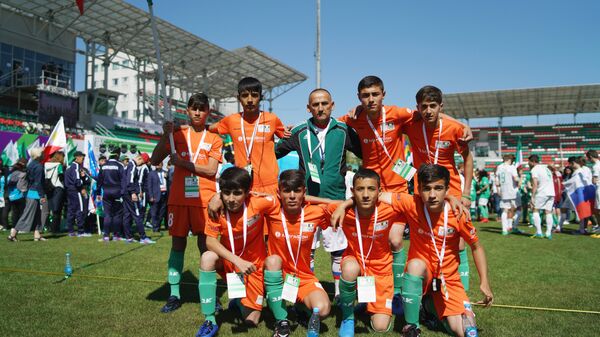 Таджикская сборная по футболу на чемпионате среди детей-сирот - Sputnik Таджикистан