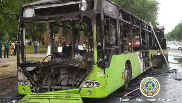 В Ташкенте дотла сгорел пассажирский автобус - Sputnik Таджикистан