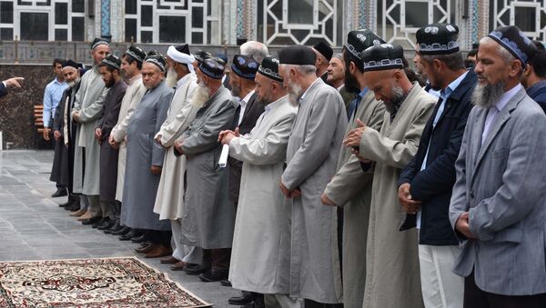 Жители Таджикистана на похоронах, архивное фото - Sputnik Таджикистан