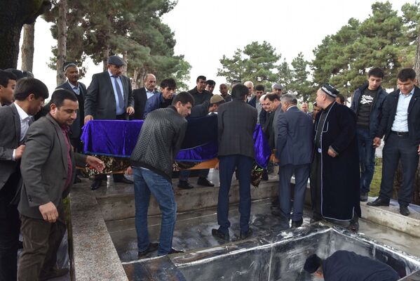 Похороны Бозора Собира - Sputnik Таджикистан