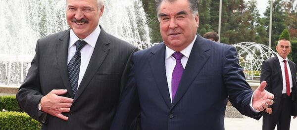 Президент Беларуси Александр Лукашенко и президент Таджикистана Эмомали Рахмон Президент Беларуси Александр Лукашенко и президент Таджикистана Эмомали Рахмон - Sputnik Тоҷикистон