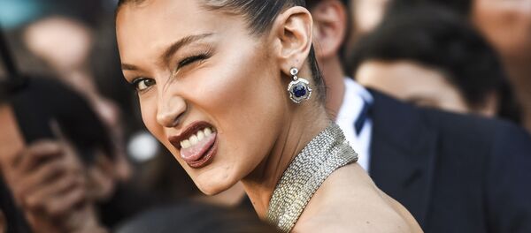 Американская супермодель Белла Хадид на красной дорожке в рамках 71-го Каннского международного фестиваля - Sputnik Таджикистан