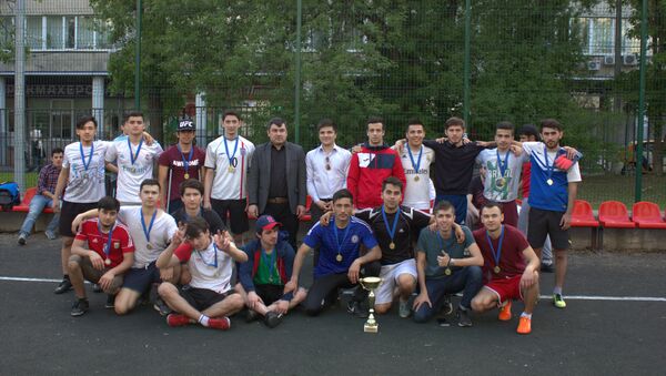 Победители первого футбольного турнира Ассоциации таджикской молодежи в России - Sputnik Таджикистан