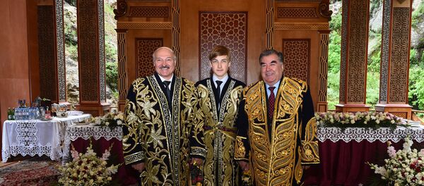 Президент Таджикистана Эмомали Рахмон и глава Беларуси Александр Лукашенко с сыном - Sputnik Таджикистан