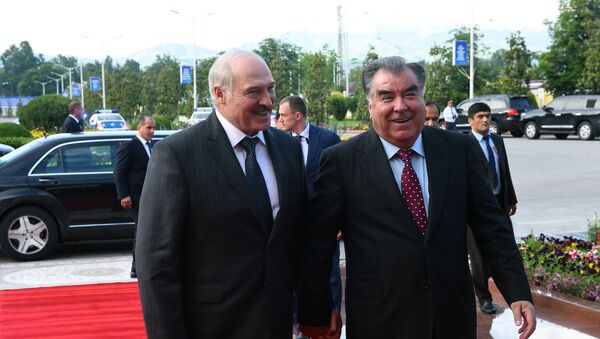 Президент Таджикистана Эмомали Рахмон и глава Беларуси Александр Лукашенко - Sputnik Тоҷикистон