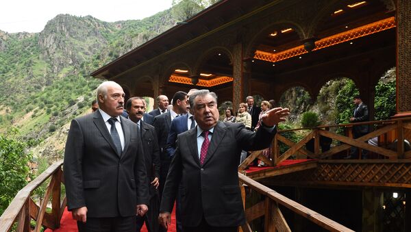 Президент Таджикистана Эмомали Рахмон и глава Беларуси Александр Лукашенко - Sputnik Тоҷикистон