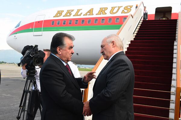 Президент Таджикистана Эмомали Рахмон и глава Беларуси Александр Лукашенко - Sputnik Тоҷикистон