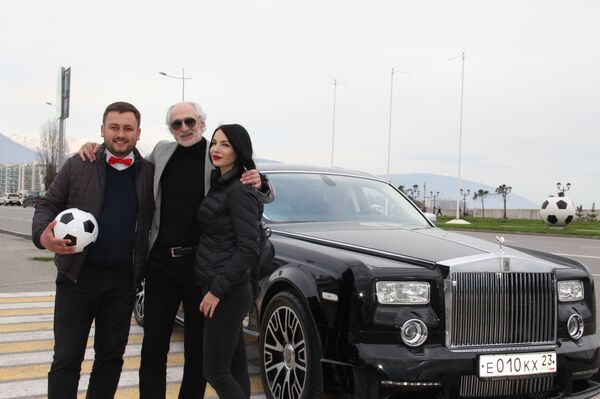 Прогулка на «Роллс-Ройсе» с Ахриком Цвейбой. - Sputnik Таджикистан