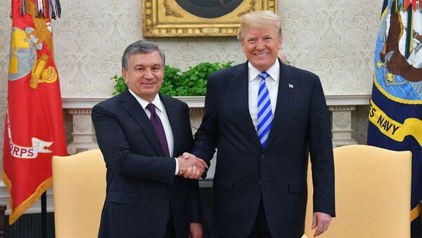 Президент Узбекистана Шавкат Мирзиёев и президент США Дональд Трамп - Sputnik Таджикистан