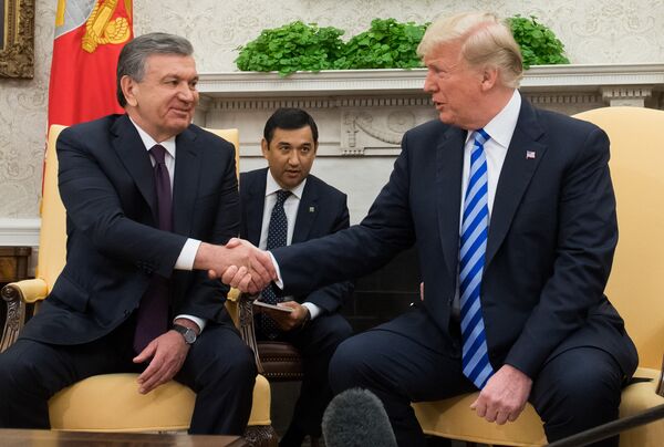 Президент Узбекистана Шавкат Мирзиёев и Президент США Дональд Трамп Президент Узбекистана Шавкат Мирзиёев и Президент США Дональд Трамп - Sputnik Таджикистан