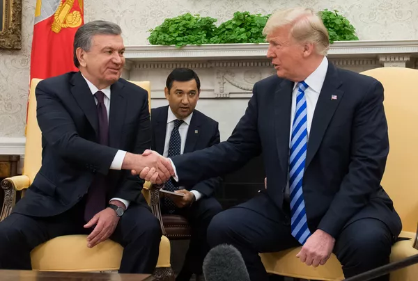 Президент Узбекистана Шавкат Мирзиёев и Президент США Дональд Трамп Президент Узбекистана Шавкат Мирзиёев и Президент США Дональд Трамп - Sputnik Тоҷикистон