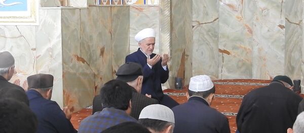 В Душанбе прошел Намаз в честь месяца Рамадан - Sputnik Таджикистан