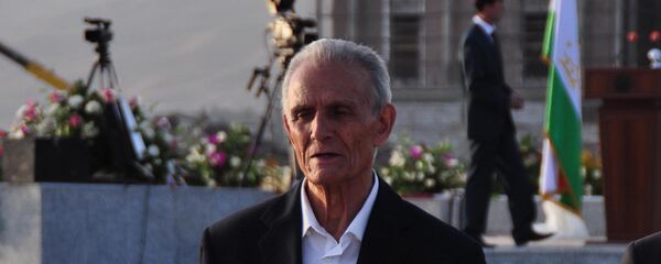 Знаменитый таджикский поэт Мумин Каноат, архивное фото - Sputnik Тоҷикистон