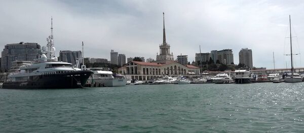 Сочи: вид с яхты на Морской вокзал - Sputnik Таджикистан