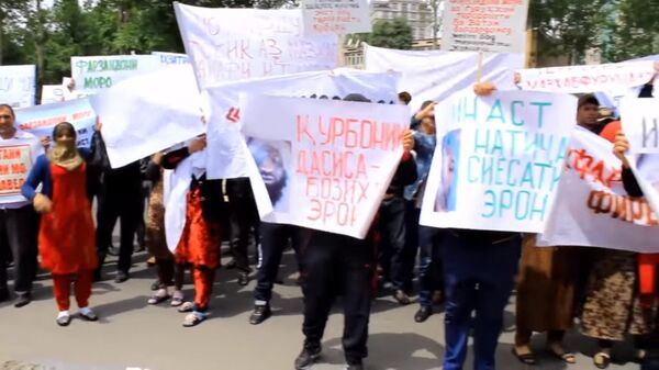 Митинг в Душанбе возле посольства Ирана против поддержки Ираном руководства ПИВТ Митинг в Душанбе возле посольства Ирана против поддержки Ираном руководства ПИВТ - Sputnik Тоҷикистон