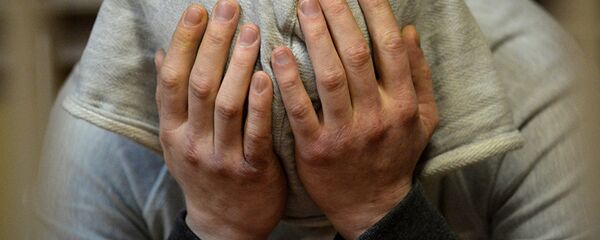 Мужчина плачет, архивное фото Мужчина плачет, архивное фото - Sputnik Таджикистан